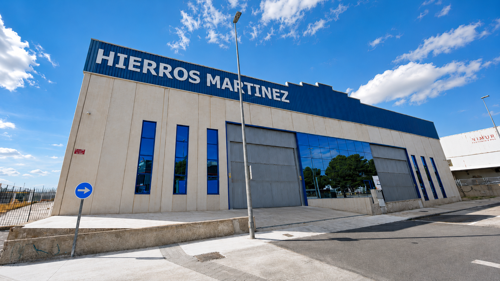 Almacén de Hierros Martínez en Molina de Segura, Murcia, dedicado al suministro y transformación de materiales siderúrgicos